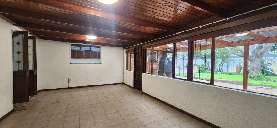 To Let 3 Bedroom Property for Rent in Meadowridge Western Cape